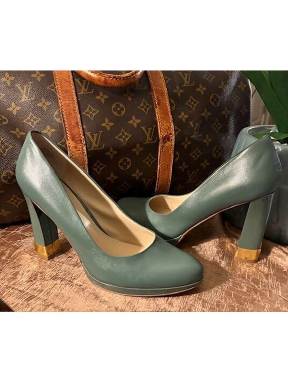Nine West Pump Green with gold heels (Green/Gold Heels) Sz-8